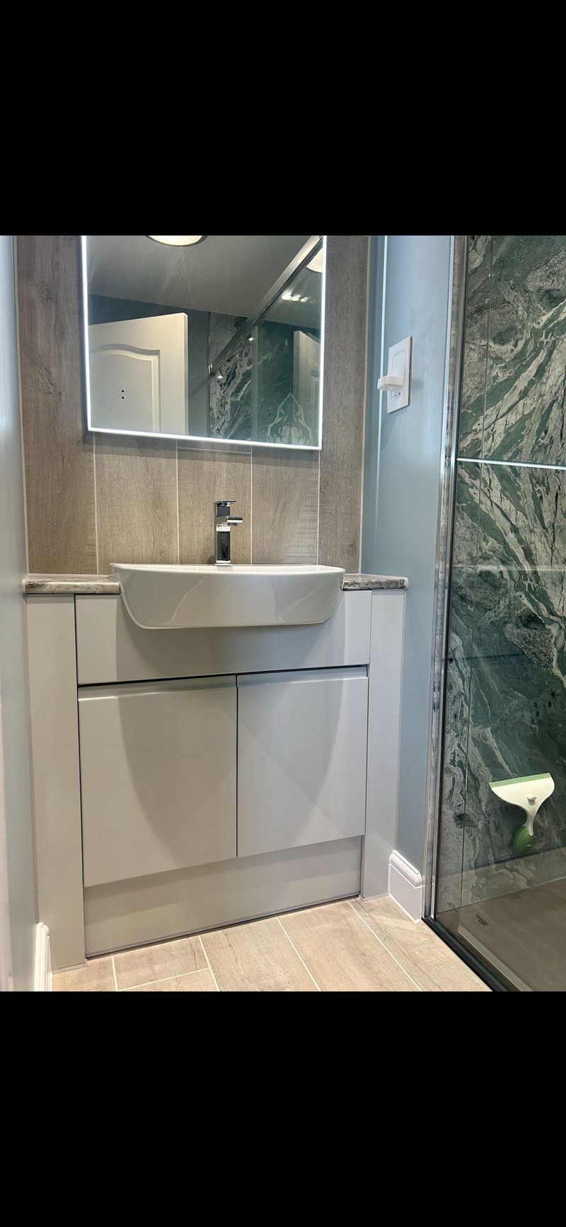 Green marble shower detail